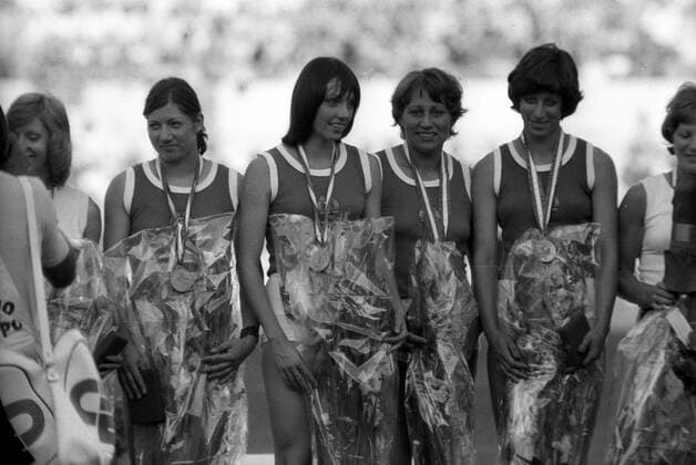 Leichtathletik EM 1974 in Rom, Siegerehrung 4x100m Staffel Damen, Europameister DDR, v.li.: Doris Maletzki, Bärbel Eckert, Renate Stecher, Christina Heinich