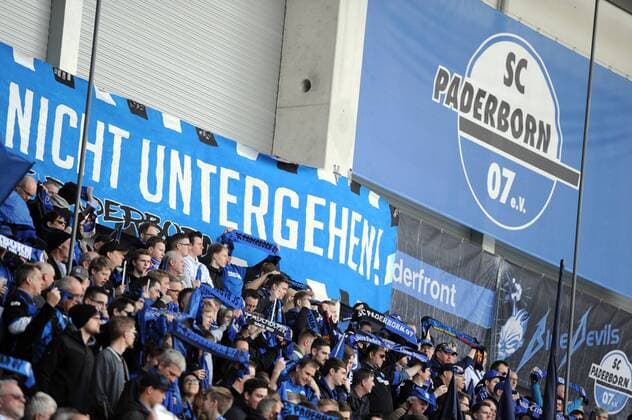 Zuschauer, Fans des SCP; Banner Lasst den SCP nicht untergehen -- Fussball --- 3. Liga --- SC Paderborn 07 vs FC Rot-Weiss Erfurt --- 11.03.2017, Paderborn Copyright: xSippel xEibner-Pressefotox EP_rsl
