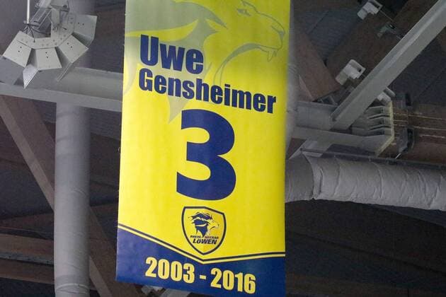 Ein Banner zu Ehren des ehemaligen Mitspielers der Rhein-Neckar Löwen Uwe Gensheimer (Rückennummer 3, von 2003 bis 2016 im Verein) hängt bei jedem Heimspiel von der Hallendecke, Symbolfoto, Symbolbild, Symbol, Handball, DKB Bundesliga, Rhein-Neckar Löwen - TSV GWD Minden, xozx