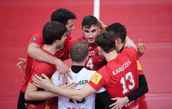 Volleyball 1. Bundesliga Saison 2016 2017 11.03.2017 Pre-Playoff Spiel TV Rottenburg - Netzhoppers SolWo Koenigspark KW TEAMJUBEL TV Rottenburg; Felix Isaak, Ferenc Nemeth, Johannes Elsaesser, Federico Cipollone, Moritz Karlitzek und Phillip Trenkler (v.li.) 
