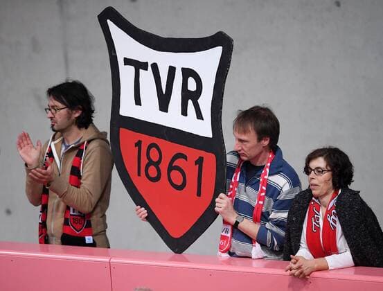 Volleyball 1. Bundesliga Saison 2016 2017 11.03.2017 Pre-Playoff Spiel TV Rottenburg - Netzhoppers SolWo Koenigspark KW Zuschauer mit TVR Wappen in der Paul Horn Arena 
