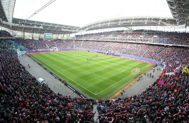 RB Leipzig - Wolfsburg Fussball 1.Bundesliga Leipzig, 11.03.2017, Red Bull Arena, Fussball, 1.Bundesliga, 24.Spieltag , RB Leipzig vs. Vfl Wolfsburg 0:1 (0:1) , Im Bild: Begrüßung der Mannschaften vor dem Spiel. Auf gehtÂ s Leipzig! Stadionansicht ,