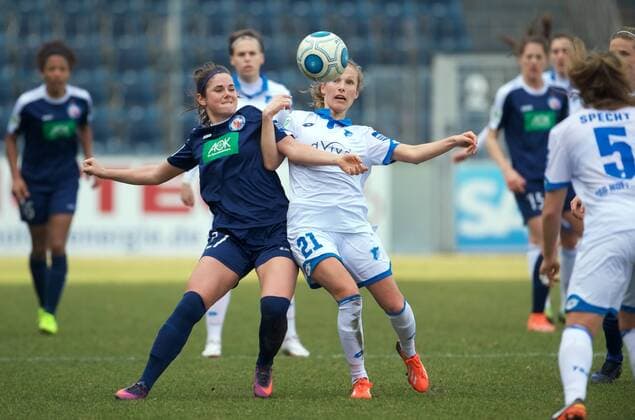 Fussball Frauen 1.Bundesliga 12.03.2017 Potsdam Karl Liebknecht Stadion 1 FFC Turbine Potsdam geg TSG 1899 Hoffenheim 1 : 0 vlnr Sarah ZADRAZIL 27 Turbine geg Leonie PANKRATZ 21 TSG Hoffenheim