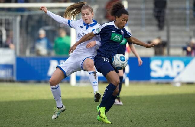 Fussball Frauen 1.Bundesliga 12.03.2017 Potsdam Karl Liebknecht Stadion 1 FFC Turbine Potsdam geg TSG 1899 Hoffenheim 1 : 0 vlnr Tabea WASSMUTH 28 TSG Hoffenheim geg Eseosa AIGBOGUN 16 Turbine