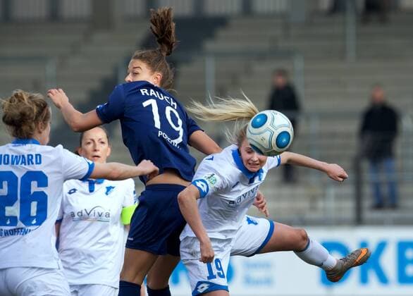 Fussball Frauen 1.Bundesliga 12.03.2017 Potsdam Karl Liebknecht Stadion 1 FFC Turbine Potsdam geg TSG 1899 Hoffenheim 1 : 0 vlnr Sophie HOWARD 26 TSG Hoffenheim Felicitas RAUCH 19 Turbine Judith STEINERT 19 TSG Hoffenheim