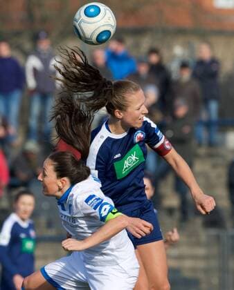 Fussball Frauen 1.Bundesliga 12.03.2017 Potsdam Karl Liebknecht Stadion 1 FFC Turbine Potsdam geg TSG 1899 Hoffenheim 1 : 0 Martina MOSER 7 TSG Hoffenheim geg Lia WÄLTI ( WAELTI ) 13 Turbine