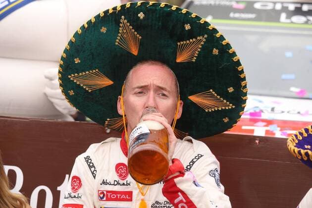 WRC, Meeke und Nagle gewinnen Rallye Mexiko CORRECTS CAPTION Irish copilot Paul Nagle drinks beer after qualifying first at the 14th World Rally Championship of Mexico, in Leon, Guanajuato state, Mexico, 12 March 2017. 14TH WORLD RALLY CHAMPIONSHIP IN MEXICO !ACHTUNG: NUR REDAKTIONELLE NUTZUNG!  Copyright: xUlisesxRuizxBasurtox MEX002 20170312-636249580392160901
