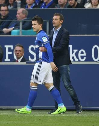 12.03.2017, Fussball GER, 1. Bundesliga Saison 2016 2017, 24. Spieltag, FC Schalke 04 - FC Augsburg 3:0, Trainer Markus Weinzierl (FC Schalke 04), re., und Yevhen Konoplyanka (Schalke 04)