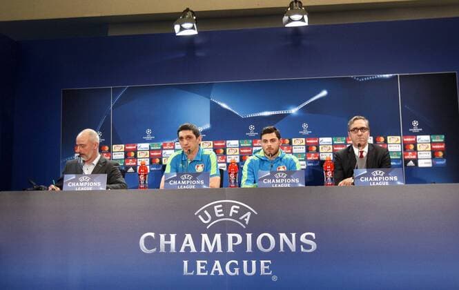 Bayer Leverkusen s Turkish head coach Tayfun Korkut (C-L) and striker Kevin Volland (C-R) during the press confence of the team held at Vicente Calderon stadium in Madrid, Spain on 14 March 2017 on the eve of the Champions League round of 16 second leg match played against Atletico Madrid. BAYER LEVERKUSEN S press conference PK Pressekonferenz !ACHTUNG: NUR REDAKTIONELLE NUTZUNG!  Copyright: xJAVIERxLOPEZx 20170314-636251146606355091