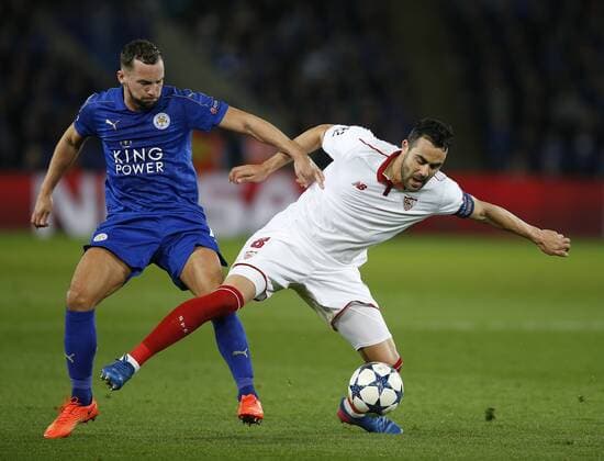 Fußball, CL, Leicester City - FC Sevilla Daniel Drinkwater of Leicester City in action with Vicente Iborra of Sevilla during the UEFA Champions League Round of 16 - 2nd Leg match at the King Power Stadium, Leicester. Picture date: March 14th 2017. Pic credit should read: Simon Bellis Sportimage EDITORIAL USE ONLY. No use with unauthorised audio, video, data, fixture lists, club league logos or live services. Online in-match use limited to 120 images, no video emulation. No use in betting, games or single club league player publications.