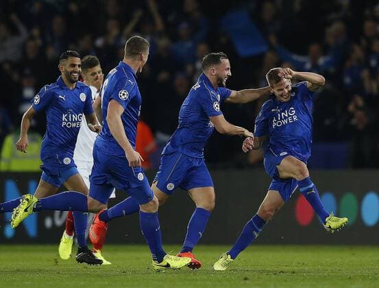 Fußball, CL, Leicester City - FC Sevilla Marc Albrighton of Leicester City (r) celebrates scoring the second goal during the UEFA Champions League Round of 16 - 2nd Leg match at the King Power Stadium, Leicester. Picture date: March 14th 2017. Pic credit should read: Simon Bellis Sportimage EDITORIAL USE ONLY. No use with unauthorised audio, video, data, fixture lists, club league logos or live services. Online in-match use limited to 120 images, no video emulation. No use in betting, games or single club league player publications.