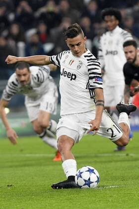 FuÃŸball, CL, Juventus Turin - FC Porto March 14th 2017, Juventus Stadium Turin, Italy; UEFA Champions league football, Juventus versus FC Porto; Paulo Dybala shoots and scores the penalty in the 42 minute for 1-0 to Juventus xPierpaoloxPiciuccox  ActionPlus11856254