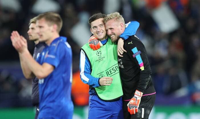 Fußball, CL, Leicester City - FC Sevilla Football - 2016 2017 UEFA Champions League - Round of Sixteen, Second Leg: Leicester City 1 vs. Sevilla 2 Kasper Schmeichel of Leicester City celebrates after the match at the King Power Stadium. 