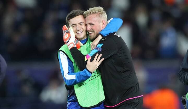Fußball, CL, Leicester City - FC Sevilla Football - 2016 2017 UEFA Champions League - Round of Sixteen, Second Leg: Leicester City 1 vs. Sevilla 2 Kasper Schmeichel of Leicester City celebrates after the match at the King Power Stadium. 