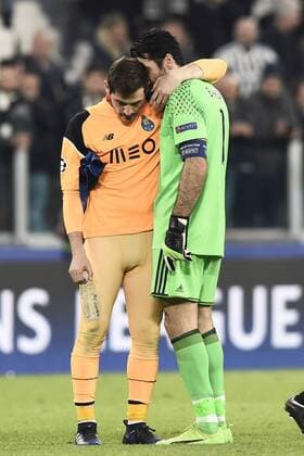 Themen der Woche - SPORT Bilder des Tages - SPORT Fußball, CL, Juventus Turin - FC Porto Db Torino 14 03 2017 - Champions League Juventus-Porto foto Daniele Buffa Image nella foto: Gianluigi Buffon-Iker Casillas 