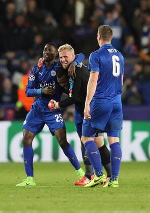 Fußball, CL, Leicester City - FC Sevilla Football - 2016 2017 UEFA Champions League - Round of Sixteen, Second Leg: Leicester City 1 vs. Sevilla 2 Kasper Schmeichel and Wilfred Ndidi of Leicester City celebrate after the match at the King Power Stadium. 