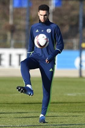 Fußball UEFA Europa League Abschlusstraining FC Schalke 04 am 15.03.2017 auf dem Trainingsgelände an der Veltins Arena in Gelsenkirchen Nabil Bentaleb ( Schalke ) xRx