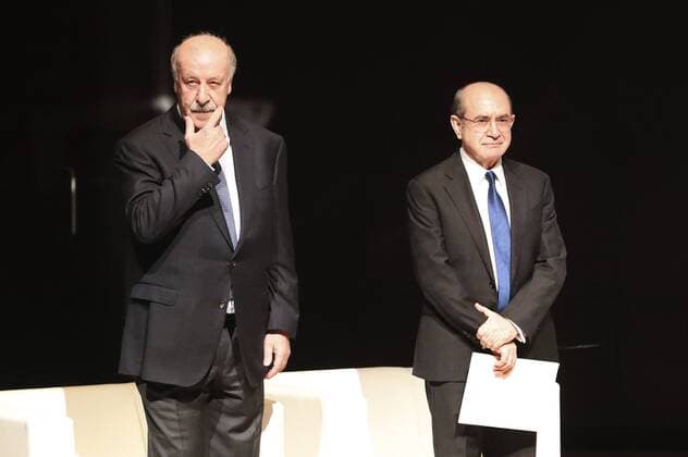 The awarded soccer coach Vicente del Bosque (L) and President of Nueva Economia Forum Jose Luis Rodriguez, during the 19th gala of the Blanquerna Award at the Reina Sofia Museum in Madrid, Spain, 15 March 2017. 19TH BLANQUERNA AWARD !ACHTUNG: NUR REDAKTIONELLE NUTZUNG!  Copyright: xBallesterosx MAD001 20170315-636252086420702167
