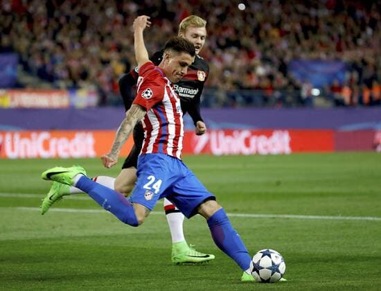 Atletico de Madrid s Uruguayan defender Jose Maria Gimenez (R) vies for the ball with Leverkusen s Julian Brandt during the UEFA Champions League round of 16 second leg match between Atletico de Madrid and Leverkusen that both teams played at Vicente Calderon stadium in Madrid, Spain, 15 March 2017. ATLATICO DE MADRID VS. LEVERKUSEN !ACHTUNG: NUR REDAKTIONELLE NUTZUNG!  Copyright: xJuanJoxMartinx MAD003 20170315-636252094688277173