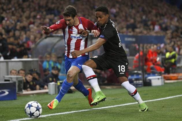 Atletico de Madrid s Croatian defender Sime Vrsaljko (L) vies for the ball with Leverkusen s Brazilian defender Wendell Nascimento during the UEFA Champions League round of 16 second leg match between Atletico de Madrid and Leverkusen that both teams played at Vicente Calderon stadium in Madrid, Spain, 15 March 2017. ATLATICO DE MADRID VS. LEVERKUSEN !ACHTUNG: NUR REDAKTIONELLE NUTZUNG!  Copyright: xKikoxHuescax MAD003 20170315-636252095355493450