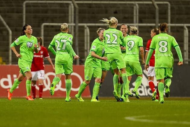 Muenchen, Germany, 15.03.2017, DFB-Pokal Viertelfinale, Frauen, FC Bayern Muenchen - VfL Wolfsburg, Tor zum 0:1 Torschuetzin Tessa Wullaert (WOB) wird bejubelt ( DeFodi507
