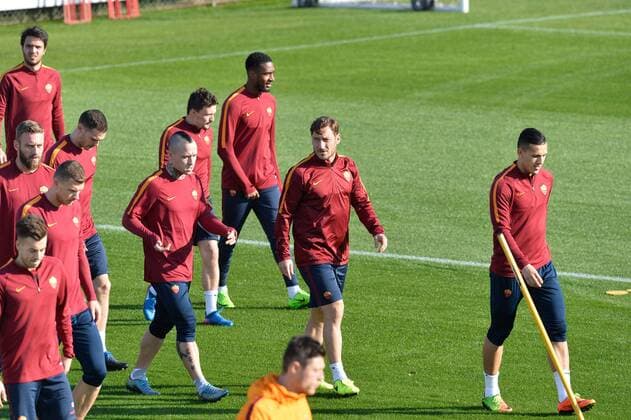 March 15, 2017 - Rome, Italy - AS Roma s players warm up during a training session, on the eve of the team s Europe League football match against Lione , at the Trigoria training ground in the outskirts of Rome, on march 15, 2017 AS Roma press and training session  - ZUMAn230 20170315_zaa_n230_149 Copyright: xSilviaxLorex