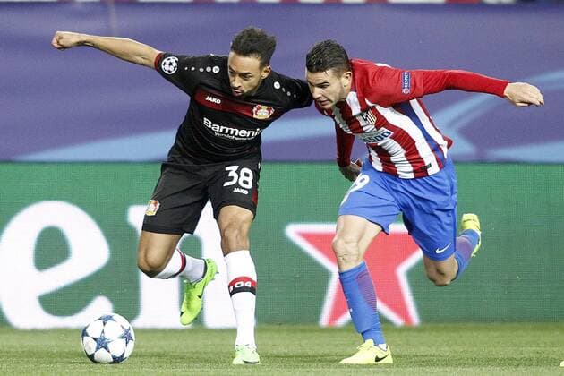 Bilder des Tages - SPORT Atletico de Madrid s Lucas Hernandez (l) and Bayer 04 Leverkusen s Karim Bellarabi during Champions League 2016 2017 Round of 16 2nd leg match. March 15,2017.  (2017031501)