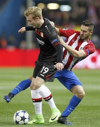 Atletico de Madrid s Koke Resurreccion (r) and Bayer 04 Leverkusen s Julian Brandt during Champions League 2016 2017 Round of 16 2nd leg match. March 15,2017.  (2017031506)