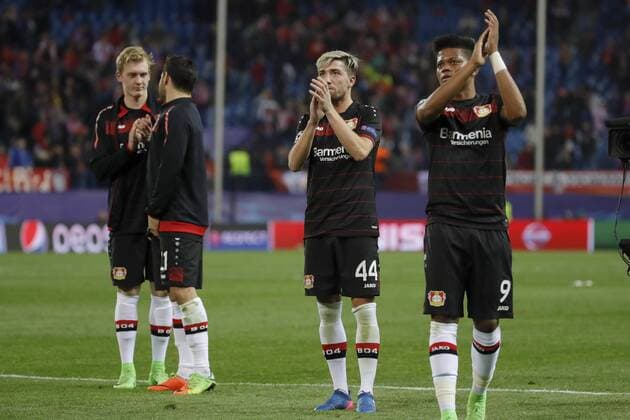 Bayer Leverkusen s players applaud after the UEFA Champions League round of 16 second leg match between Atletico de Madrid and Leverkusen that both teams played at Vicente Calderon stadium in Madrid, Spain, 15 March 2017. ATLATICO DE MADRID VS. LEVERKUSEN !ACHTUNG: NUR REDAKTIONELLE NUTZUNG!  Copyright: xJuanJoxMartinx MAD003 20170315-636252149319130059
