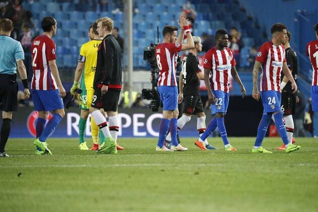 Atletico de Madrid s players applaud after the UEFA Champions League round of 16 second leg match between Atletico de Madrid and Leverkusen that both teams played at Vicente Calderon stadium in Madrid, Spain, 15 March 2017. ATLATICO DE MADRID VS. LEVERKUSEN !ACHTUNG: NUR REDAKTIONELLE NUTZUNG!  Copyright: xZipix MAD003 20170315-636252149379033291