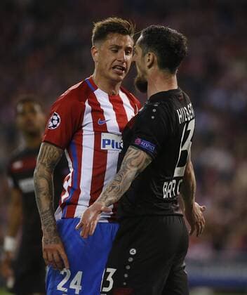 Fußball, CL, Atletico Madrid - Bayer Leverkusen Second Leg of 1 8 Champions League match between Atletico Madrid and Bayer Leverkusen. In this picture, Gimenez and Hilbert. xÃngelxRiverox 
