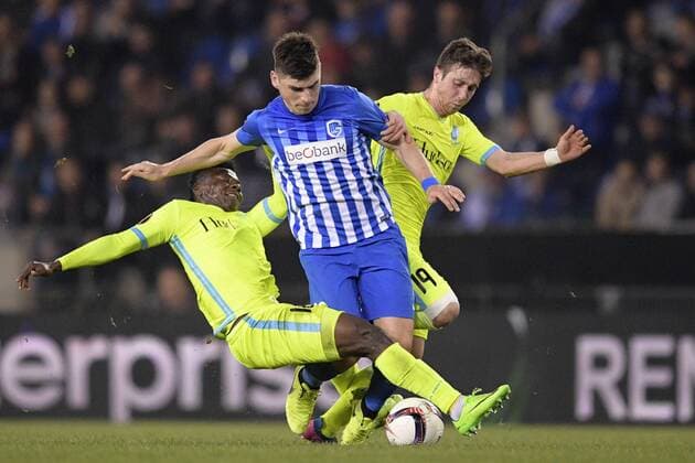 Bilder des Tages - SPORT Gent s Samuel Kalu, Genk s Ruslan Malinovsky and Gent s Brecht Dejaegere fight for the ball during the return game of 1 8 finals of the Europa League competition between Belgian soccer team KRC Genk and Belgian club KAA Gent, Thursday 16 March 2017, in Genk. First leg in Gent ended on a 2-5 result. YORICKxJANSENS  x05065838x