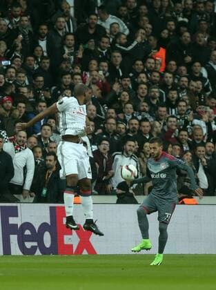 Besiktas Ryan Babeland Olympiakos Diogo Figueiras during a Europa League round of 16 second leg soccer match at Vodafone Arena stadium in Istanbul, Thursday, March 16, 2017.(Tolga Adanali - Depo Photos)  15650086