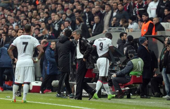 Refrree shows red card to Besiktas s Vincent Aboubakar during a Europa League round of 16 second leg soccer match at Vodafone Arena stadium in Istanbul, Thursday, March 16, 2017.(Tolga Adanali - Depo Photos)  15650144
