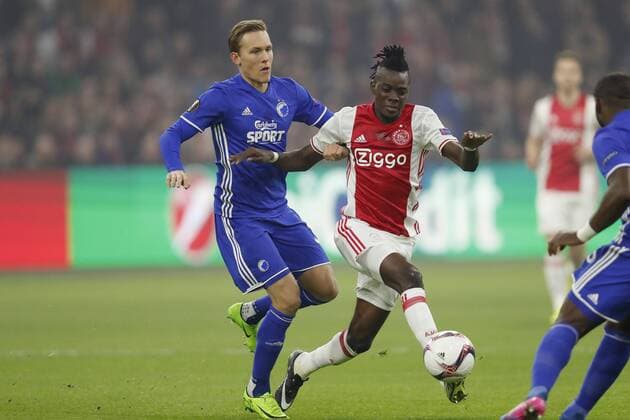 Fußball, EL, Ajax Amsterdam - FC Kopenhagen (L-R) Ludwig Augustinsson of FC Copenhagen, Bertrand Traore of Ajaxduring the UEFA Europa League round of 32 match between Ajax Amsterdam and FC Copenhagen at the Amsterdam Arena on March 16, 2017 in Amsterdam, The Netherlands Ajax v FC Kopenhagen UEFA Europa League 2016 2017 xVIxxIVx 7353611