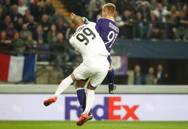 Apoel s goalkeeper Boy Waterman and Anderlecht s Lukasz Teodorczyk pictured during a return 1 8 final game of the Europa League competition between Belgian soccer team RSC Anderlecht and Cyprus team Apoel Nicosie in Anderlecht, Thursday 16 March 2017. First leg in Nicosie ended on a 0-1 result. VIRGINIExLEFOUR  x05065966x
