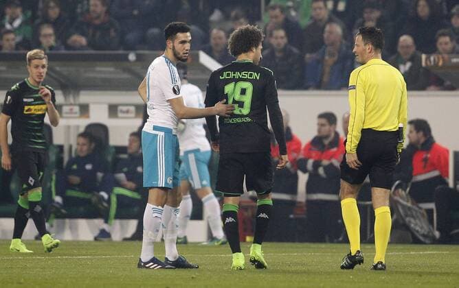 Mönchengladbach, Borussiapark, 16.03.17: Fabian Johnson (Bor. Moenchengladbach) muss verletzt ausgewechselt werden im Achtelfinale der Europa League zwischen Borussia Mönchengladbach vs. FC Schalke 04 in der Saison 2016 2017.