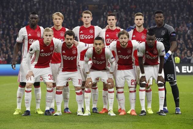 (TL-R) Davinson Sanchez of Ajax, Kasper Dolberg of Ajax, Matthijs de Ligt of Ajax, Nick Viergever of Ajax, Joel Veltman of Ajax, goalkeeper Andre Onana of Ajax (Front row L-R) Donny van de Beek of Ajax, Amin Younes of Ajax, Hakim Ziyech of Ajax, Lasse Schone of Ajax, Bertrand Traore of Ajaxduring the UEFA Europa League round of 32 match between Ajax Amsterdam and FC Copenhagen at the Amsterdam Arena on March 16, 2017 in Amsterdam, The Netherlands Ajax v FC Kopenhagen UEFA Europa League 2016 2017 xVIxxIVx 7353714