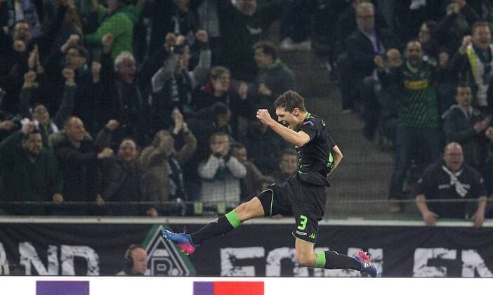 Mönchengladbach, Borussiapark, 16.03.17: Andreas Christensen (Bor. Moenchengladbach) schiesst das 1:0 Tor und jubelt im Achtelfinale der Europa League zwischen Borussia Mönchengladbach vs. FC Schalke 04 in der Saison 2016 2017.