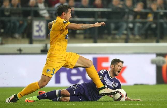 Apoel s David Barral and Anderlecht s Alexandru Chipciu fight for the ball during a return 1 8 final game of the Europa League competition between Belgian soccer team RSC Anderlecht and Cyprus team Apoel Nicosie in Anderlecht, Thursday 16 March 2017. First leg in Nicosie ended on a 0-1 result. VIRGINIExLEFOUR  x05065971x