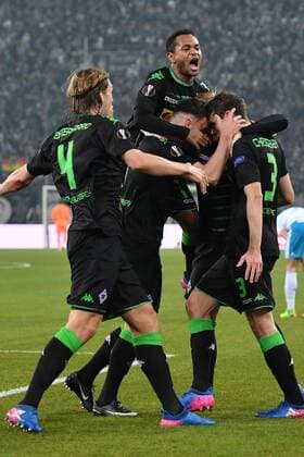 GER, Borussia Mönchengladbach (GER) vs. FC Schalke 04 (GER) 16.03.2017, Borussia Park , Moenchengladbach , Europa Leaque, Achtelfinale, Rueckspiel GER, Borussia Mönchengladbach (GER) vs. FC Schalke 04 (GER) im Bild: Torschuetze Andreas Christensen (Gladbach 3), bejubelt seinen Treffer zum 1:0 mit Josip Drmic (Gladbach 9 ),Raffael (Gladbach 11),Jannik Vestergaard (Gladbach 4),Hochformat, Foto © nordphoto Meuter nordphotox xMeuter