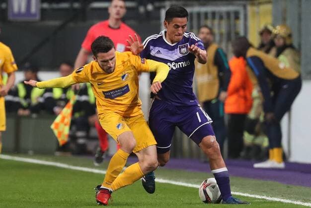 Apoel s Giannis Gianniotas and Anderlecht s Andy Najar fight for the ball during a return 1 8 final game of the Europa League competition between Belgian soccer team RSC Anderlecht and Cyprus team Apoel Nicosie in Anderlecht, Thursday 16 March 2017. First leg in Nicosie ended on a 0-1 result. VIRGINIExLEFOUR  x05065982x