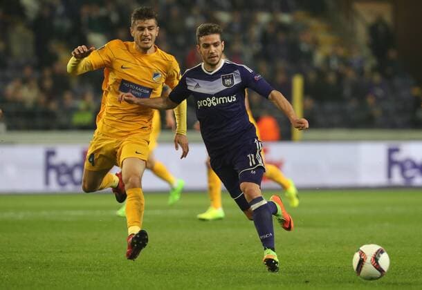 Apoel s Kostakis Artymatas and Anderlecht s Alexandru Chipciu fight for the ball during a return 1 8 final game of the Europa League competition between Belgian soccer team RSC Anderlecht and Cyprus team Apoel Nicosie in Anderlecht, Thursday 16 March 2017. First leg in Nicosie ended on a 0-1 result. VIRGINIExLEFOUR  x05065995x