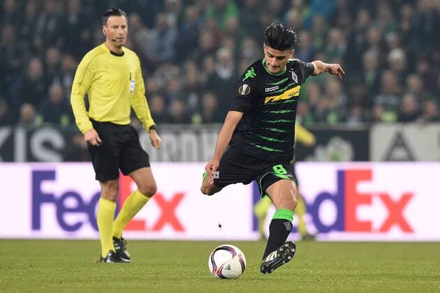 Fußball Europa League Achtelfinale Borussia Mönchengladbach - FC Schalke 04 am 16.03.2017 im Borussia-Park in Mönchengladbach Torschuss zum 2:0 durch Mahmoud Dahoud ( Mönchengladbach ) xRx