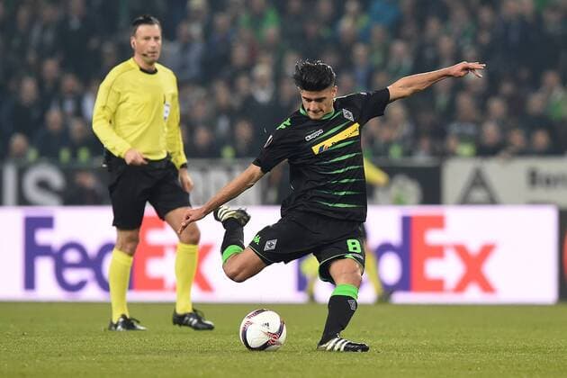 Fußball Europa League Achtelfinale Borussia Mönchengladbach - FC Schalke 04 am 16.03.2017 im Borussia-Park in Mönchengladbach Torschuss zum 2:0 durch Mahmoud Dahoud ( Mönchengladbach ) xRx