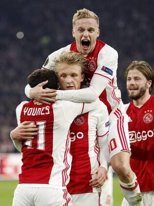 (L-R) Amin Younes of Ajax, Kasper Dolberg of Ajax, Donny van de Beek of Ajax, Lasse Schone of Ajaxduring the UEFA Europa League round of 32 match between Ajax Amsterdam and FC Copenhagen at the Amsterdam Arena on March 16, 2017 in Amsterdam, The Netherlands Ajax v FC Kopenhagen UEFA Europa League 2016 2017 xVIxxIVx 7354155