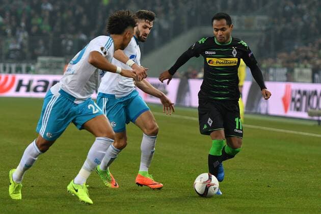 GER, Borussia Mönchengladbach (GER) vs. FC Schalke 04 (GER) 16.03.2017, Borussia Park , Moenchengladbach , Europa Leaque, Achtelfinale, Rueckspiel GER, Borussia Mönchengladbach (GER) vs. FC Schalke 04 (GER) im Bild: Zweikampf Raffael (Gladbach 11), gegen Thilo Kehrer (FC Schalke 20) li ,Querformat, Foto © nordphoto Meuter nordphotox xMeuter
