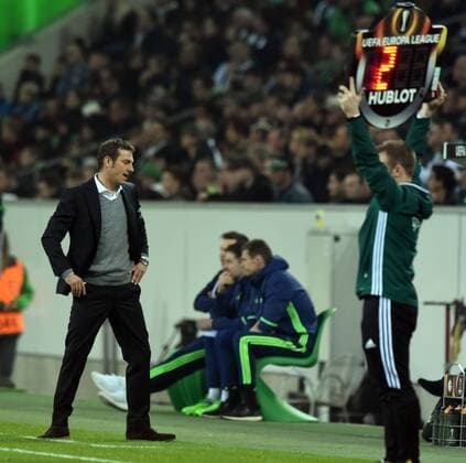 Europaleague Viertelfinale: Borussia Mönchengladbach - FC Schalke 04 16.03.2017. Trainer Markus Weinzierl (S04) am Spielfeldrand. HM