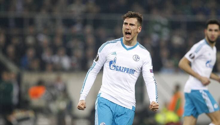 Mönchengladbach, Borussiapark, 16.03.17: Leon Goretzka (FC Schalke 04) (R) zieht ab und trifft zum 1:2 Tor und jubelt im Achtelfinale der Europa League zwischen Borussia Mönchengladbach vs. FC Schalke 04 in der Saison 2016 2017.