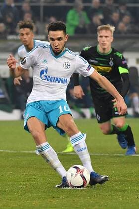 GER, Borussia Mönchengladbach (GER) vs. FC Schalke 04 (GER) 16.03.2017, Borussia Park , Moenchengladbach , Europa Leaque, Achtelfinale, Rueckspiel GER, Borussia Mönchengladbach (GER) vs. FC Schalke 04 (GER) im Bild: Nabil Bentaleb (FC Schalke 04 10), schiesst den 11 Meter zum 2:2 ins Tor Hochformat, Foto © nordphoto Meuter nordphotox xMeuter